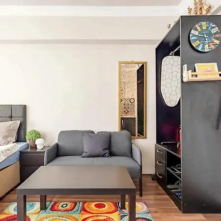 1st Floor Historic Flat In Old *