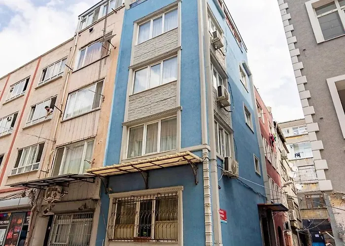 1st Floor Historic Flat In Old Apartament Stambuł